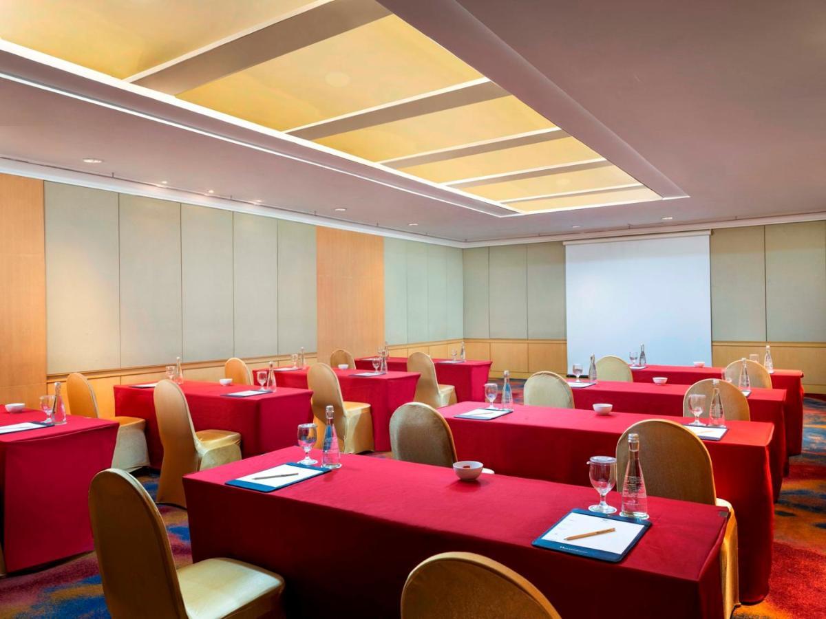 Hotel Ciputra Jakarta Managed By Swiss-Belhotel International Eksteriør billede