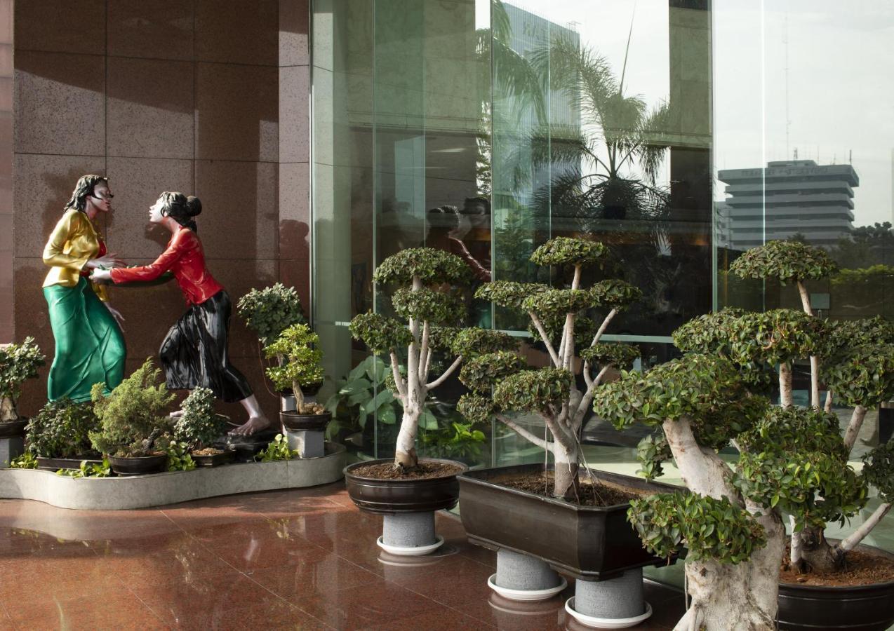 Hotel Ciputra Jakarta Managed By Swiss-Belhotel International Eksteriør billede