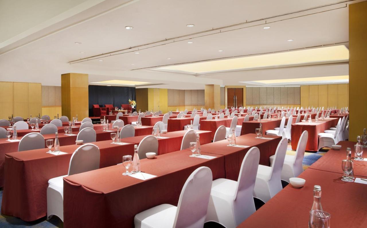 Hotel Ciputra Jakarta Managed By Swiss-Belhotel International Eksteriør billede