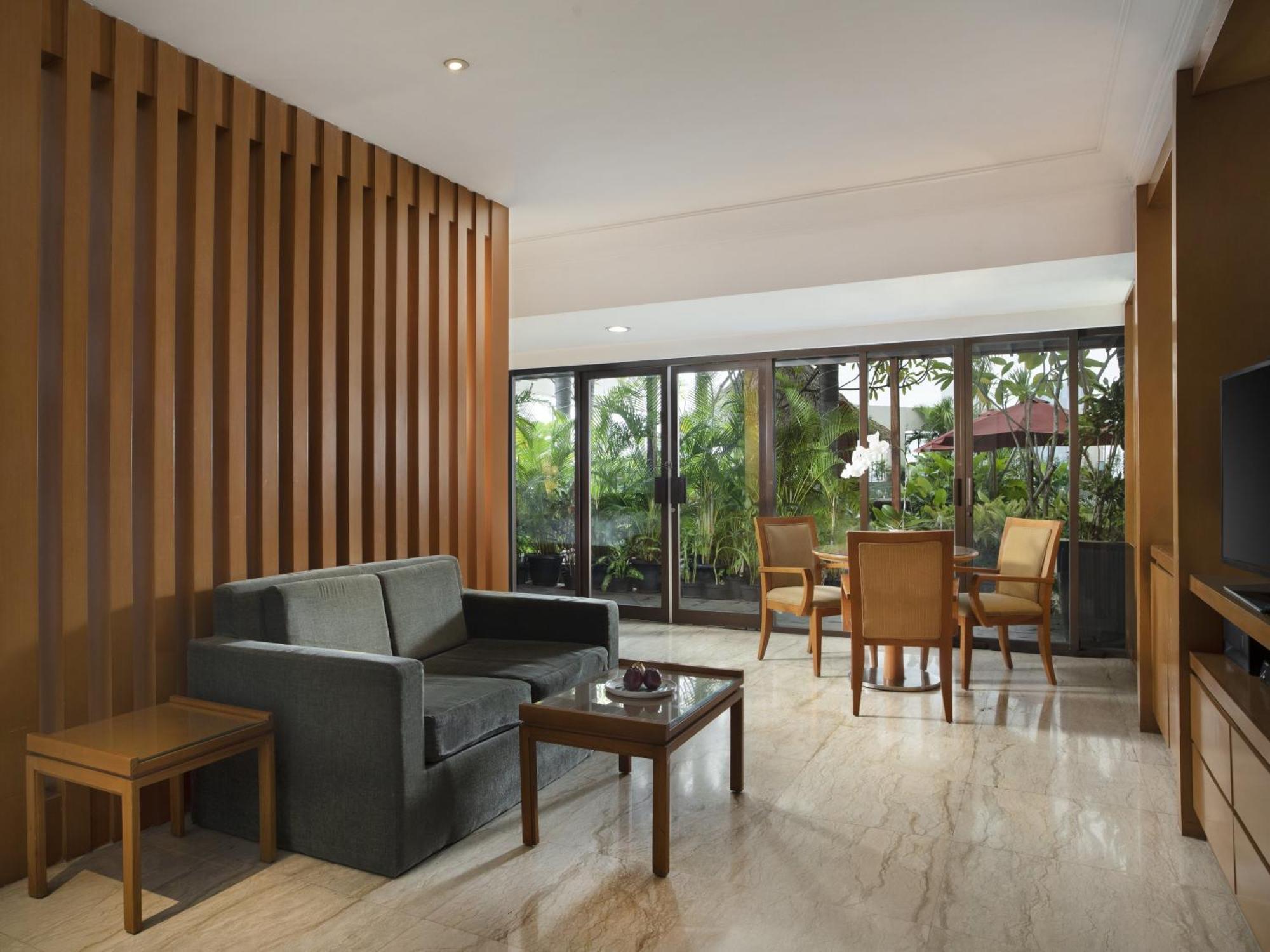 Hotel Ciputra Jakarta Managed By Swiss-Belhotel International Eksteriør billede